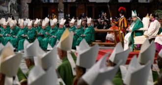 Copertina di Papa Francesco conclude il Sinodo: “È un peccato grave sfruttare i più deboli, devasta la società”