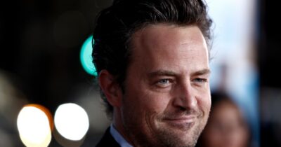 Copertina di “Sono colpevole per la morte di Matthew Perry. Gli ho dato io la ketamina”: il dottor Salvador Plasencia rischia fino 40 anni di carcere