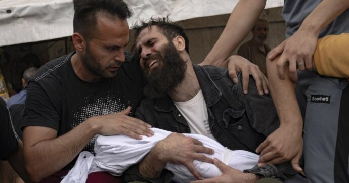 Netanyahu ripete: “Non accetteremo cessate il fuoco”. La Croce Rossa: a Gaza sofferenza scioccante, anche le guerre hanno limiti. Putin: “Usa responsabili del caos”