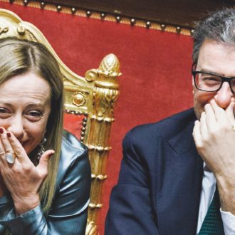 Copertina di Meloni sull’Ucraina non pensa quello che dice: il Fatto di domani 2 novembre