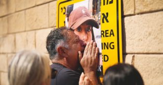 Copertina di Il papà di un ostaggio: “È stato un raggio di luce vederle vive, ora spero  capiti anche a mia figlia”