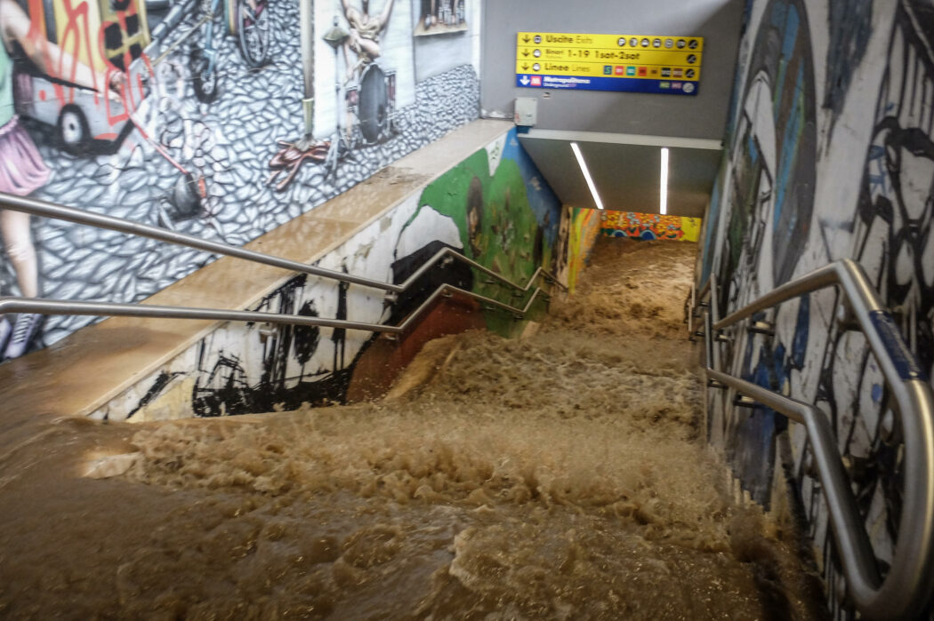 Esondazione del Seveso al quartiere Isola, la stazione di Porta Garibaldi allagata, Milano 31 Ottobre 2023
ANSA/MATTEO CORNER