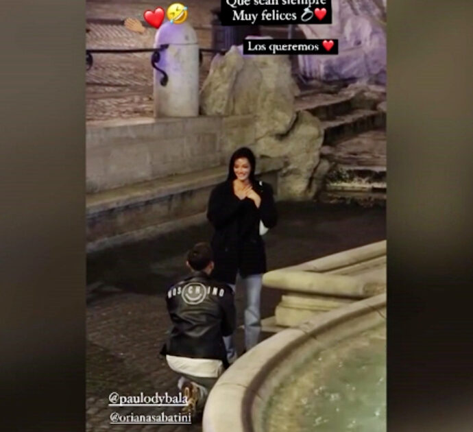 La proposta di matrimonio di Dybala alla fidanzata Oriana Sabatini: lui si inginocchia con l’anello di fronte alla Fontana di Trevi