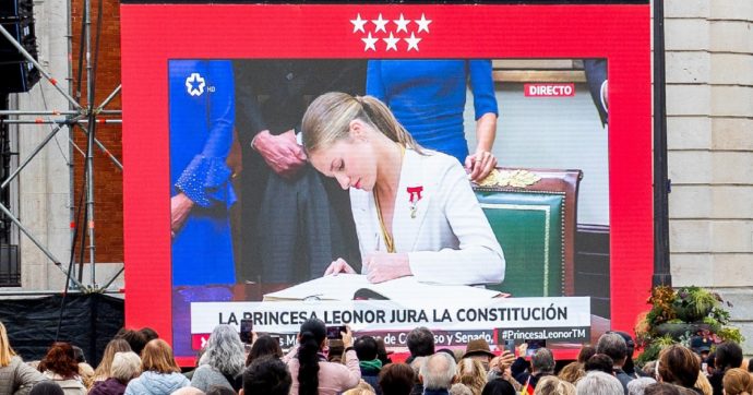 L’erede Leonor giura  sulla Costituzione
