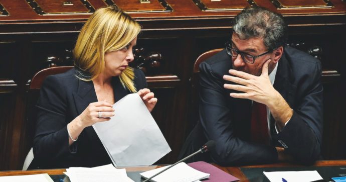 Manovra, pensioni falcidiate: tagli da 2,2 miliardi agli statali