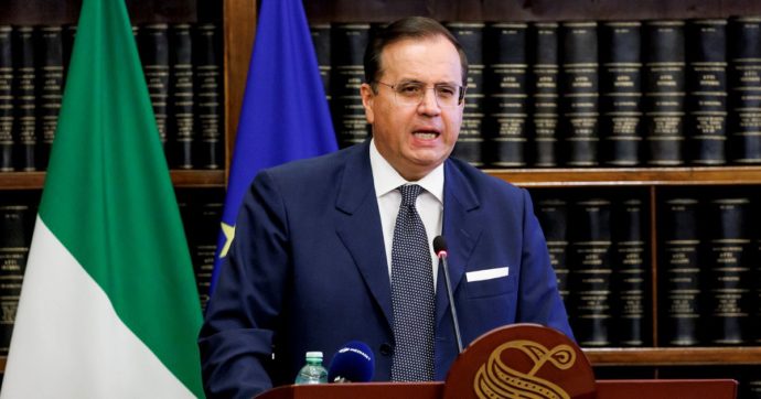 Sgarbi nel mirino dell’Antitrust: “Non sono attività occasionali”