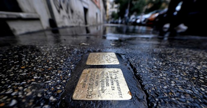Roma, aperto un fascicolo sulle quattro pietre d’inciampo danneggiate. Indaga l’antiterrorismo