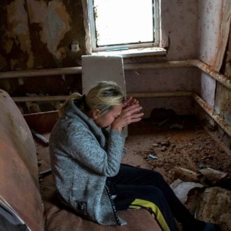 Copertina di “La guerra in Ucraina è in stallo, ma la pace è lontana: piovono ancora razzi”