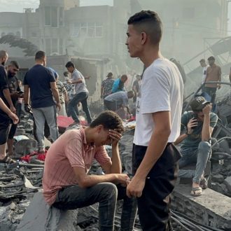 Copertina di 10 mila morti nella Striscia e 36 giornalisti uccisi: il Fatto di domani 7 novembre