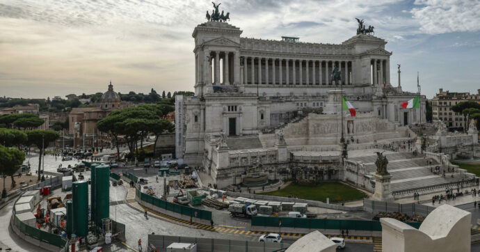 Roma bloccata dai cantieri. L’urbanista: “Si aprono quando arrivano i fondi, ma manca una visione. E sul clima si fa greenwashing”