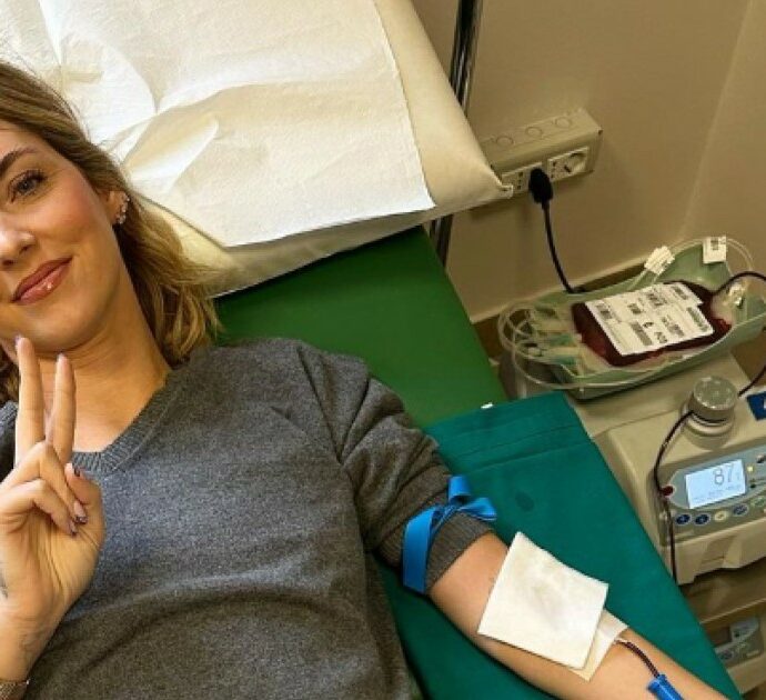 Chiara Ferragni dona il sangue per la prima volta e invita i follower a farlo: “I donatori salvano vite, compresa quella di Fede”