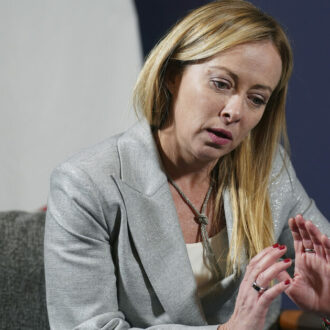 Copertina di Se la figuraccia diventa diplomazia: il Fatto di domani 3 novembre