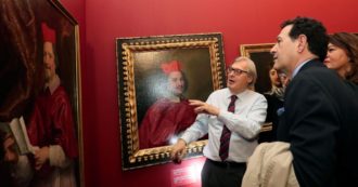 Copertina di A Sgarbi 1.500€ per valutare quadri: “Nessuna risposta, mai visto fatture…”