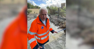Copertina di “Guardate il torrente, ora scorre all’interno di un’abitazione”: il presidente Giani mostra gli effetti dell’alluvione in provincia di Prato