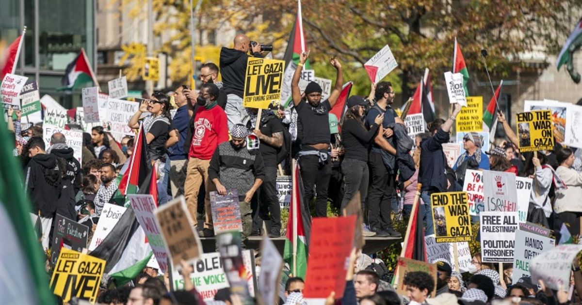 Thousands of people on the streets of Washington, USA, demanding a ceasefire in Gaza