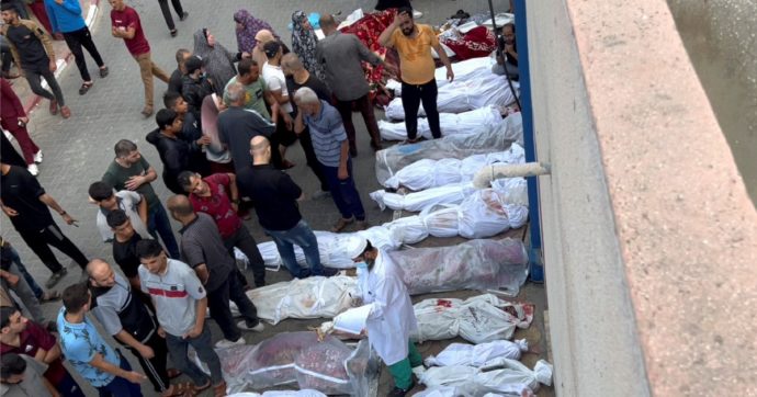Copertina di In Edicola sul Fatto Quotidiano del 5 Novembre: Gaza, 10 mila civili uccisi in 27 giorni