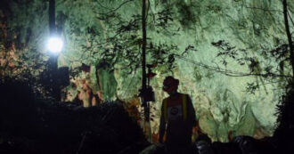 Copertina di Morto suicida “Dom”, il capitano della squadra di thailandesi intrappolati in una grotta