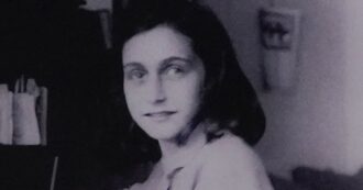 Copertina di “Togliere il nome di Anne Frank all’asilo, è difficile da spiegare ai bambini”. In Germania rivolta contro la direzione della scuola