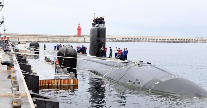 Copertina di Serve sentirsi protetti, anche dal sottomarino degli Stati Uniti
