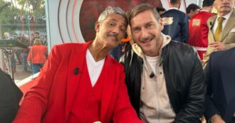 Copertina di “Viva Rai 2”, Francesco Totti a e la telefonata in diretta con Spalletti: Fiorello sigla la pace tra i due