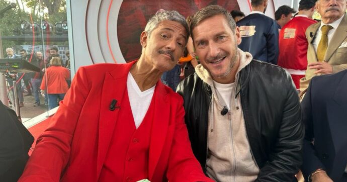 “Viva Rai 2”, Francesco Totti a e la telefonata in diretta con Spalletti: Fiorello sigla la pace tra i due