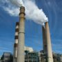 Copertina di “Più tasse sulle aziende del fossile per coprire i danni al clima”: 8 su 10 sono d’accordo. Il sondaggio Oxfam e Greenpeace