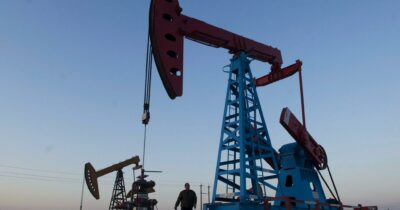 Copertina di T&E: “Con la guerra già 18 miliardi di extraprofitti per le compagnie petrolifere. Vanno tassati per sostenere i vulnerabili e ridurre la dipendenza energetica”