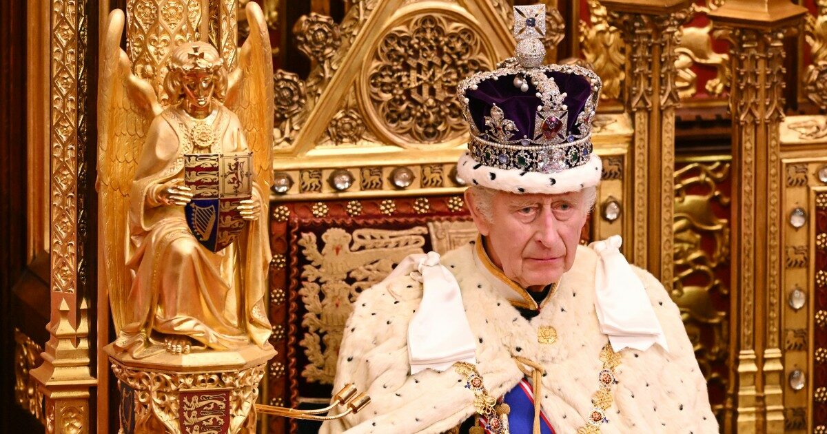 Re Carlo III ha invitato troppi ospiti per Natale: “Cuochi e domestici sono furibondi con lui”