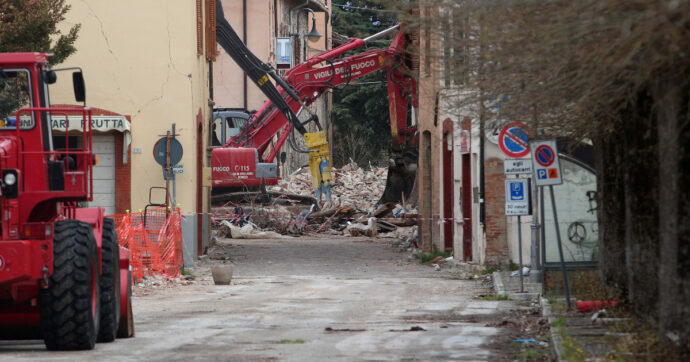 Ancona, a un anno dal terremoto 750 persone ancora fuori casa e senza un euro: i fondi stanziati sono bloccati tra Regione e Comune