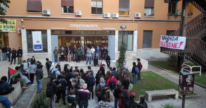 Gli studenti contro la mozione pro-Israele