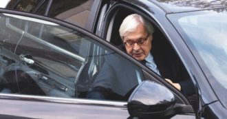 Copertina di Sgarbi come Caligola: fa assessore il suo autista