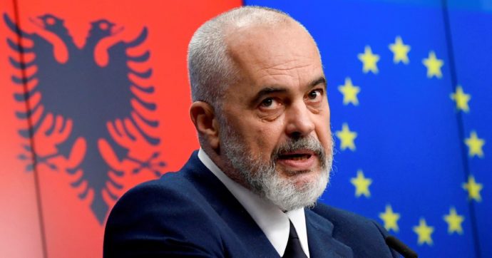 “Via dai socialisti, anzi no”. Retromarcia dem su Rama