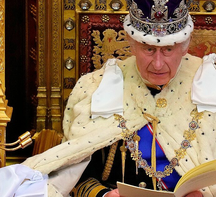 Re Carlo operato alla prostata: “Sta bene, prima dell’intervento ha fatto visita a Kate Middleton: sono ricoverati nella stessa clinica”