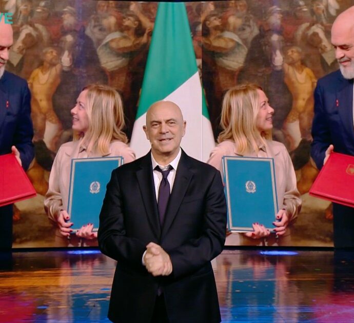 Il monologo di Crozza: “Accordo Italia-Albania nato tra uno spritz e una nocciolina. L’aperitivo ci è costato 116 milioni bevande escluse”