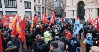 Copertina di Lega di nuovo contro il diritto di sciopero: “Sindacati organizzano weekend lungo”. Il Pd: “Volgari e antidemocratici”
