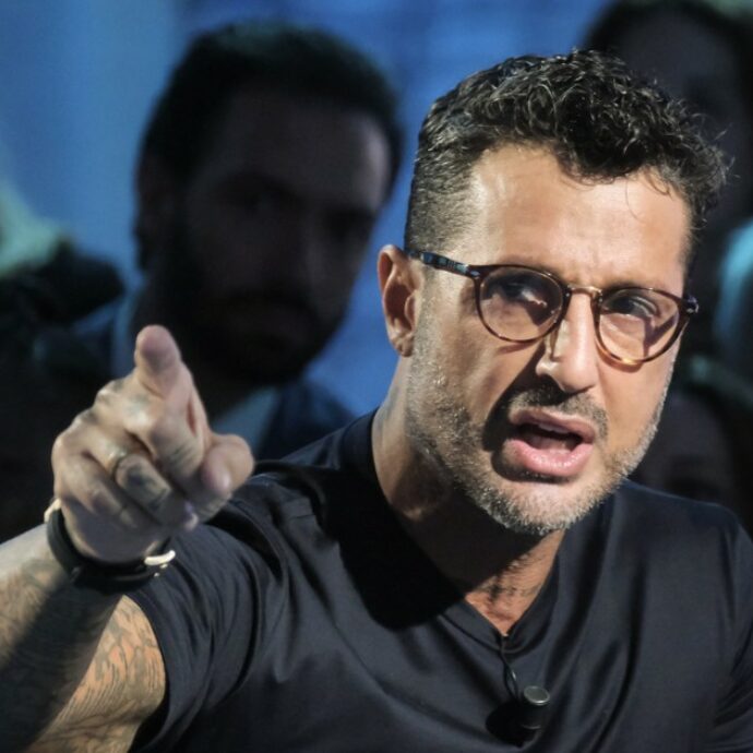 Fabrizio Corona svela i cachet dell’Isola dei Famosi: “Joe Bastianich è quello che prende più soldi. Per gli altri 500 euro lordi a settimana”