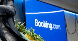 Copertina di Booking.com versa 94 milioni di euro al fisco: la società per anni non aveva presentato la dichiarazione a fini Iva