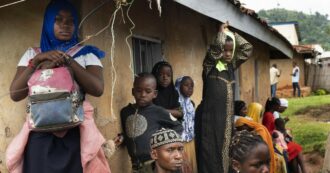 Copertina di Congo, “250 dollari a ogni donna per risarcire il danno”: l’inchiesta di Associated press sugli abusi sessuali compiuti da personale Oms