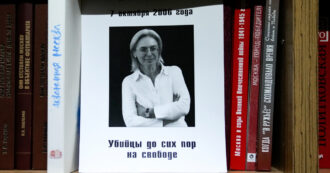 Copertina di Condannato a vent’anni per l’omicidio di Anna Politkovskaya, va a combattere in Ucraina e ottiene la grazia: il fine pena era fissato al 2034