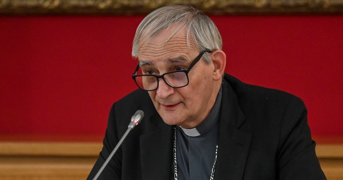Abusi nella Chiesa, la Cei segnala 54 casi in un anno: la maggior parte in parrocchia. Rete l’Abuso: “Ma i vescovi non denunciano alle autorità”