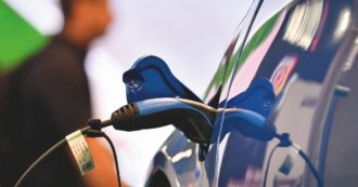 Copertina di I mezzi a batteria sono in trincea, ma il futuro è tutto per loro
