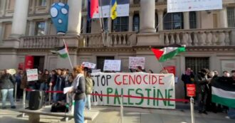 Copertina di Gaza, studenti occupano la Mole a Torino per chiedere il cessate il fuoco: “Governo Meloni complice del massacro contro i palestinesi”