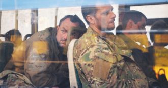 Copertina di 20 mila in fuga da Zelensky. Altri 20 mila fermati prima