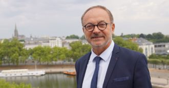 Copertina di Parigi, arrestato un senatore: tentato stupro