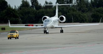 Copertina di Il vizietto dei jet privati: Matteo ‘vola alto’ sull’Italia