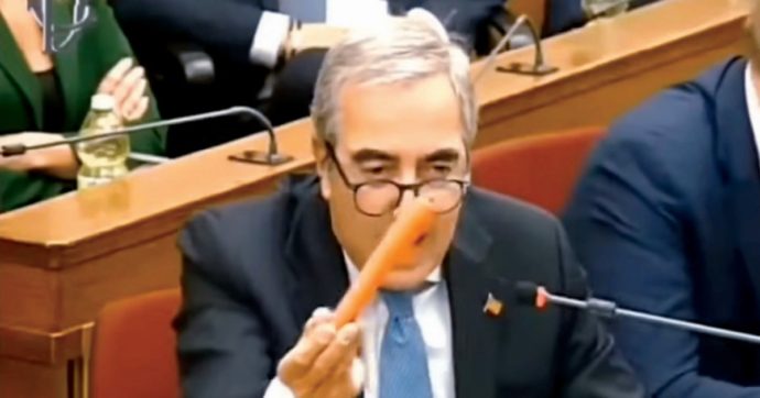 Gasparri, gli show anti-Report per prepararsi a fare la vittima