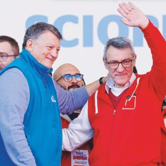 Copertina di Le piazze sconfiggono Salvini. E lui: “È solo una minoranza”