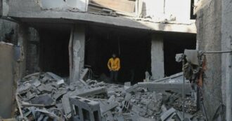 Copertina di Cisgiordania, cinque palestinesi uccisi da un drone israeliano a Nablus: le immagini dopo l’attacco