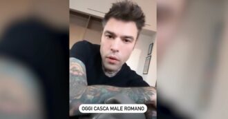 Copertina di Romano La Russa all’evento Avis, la replica di Fedez: “Io omuncolo? Lei è venuto a fare il comizietto per mettere la bandierina”