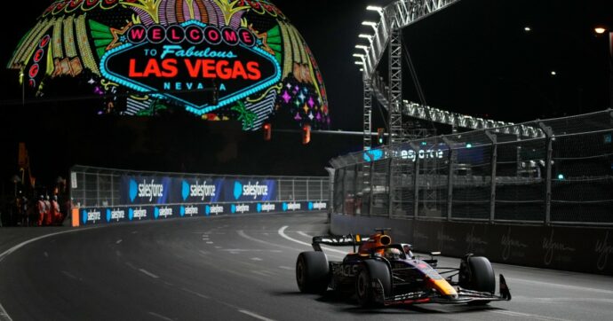 F1, Verstappen sbanca anche Las Vegas. Leclerc supera Perez all’ultima curva: è secondo